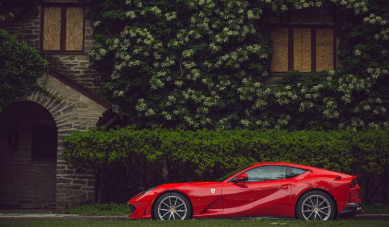 
								Ferrari 812 Superfast full									