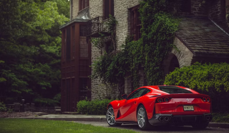 
								Ferrari 812 Superfast full									