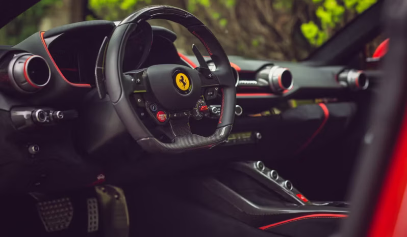 
								Ferrari 812 Superfast full									