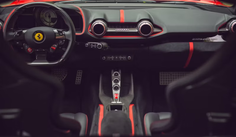 
								Ferrari 812 Superfast full									