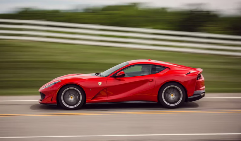 
								Ferrari 812 Superfast full									