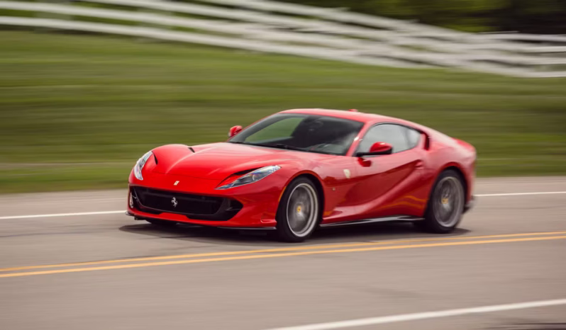 
								Ferrari 812 Superfast full									