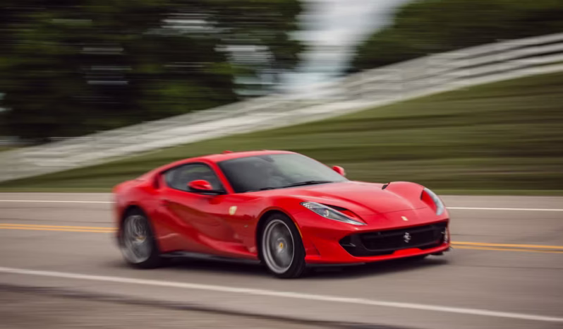 
								Ferrari 812 Superfast full									
