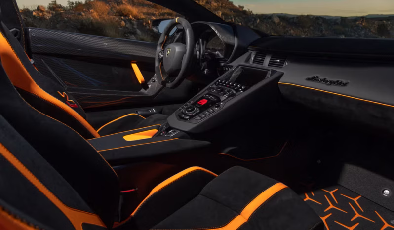 
								Lamborghini Aventador SVJ full									