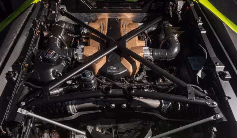 
								Lamborghini Aventador SVJ full									