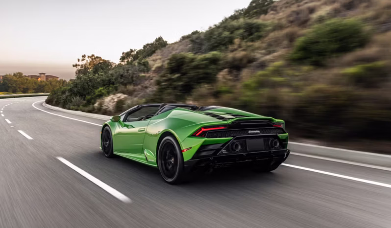 
								Lamborghini Huracan Evo Spyder full									