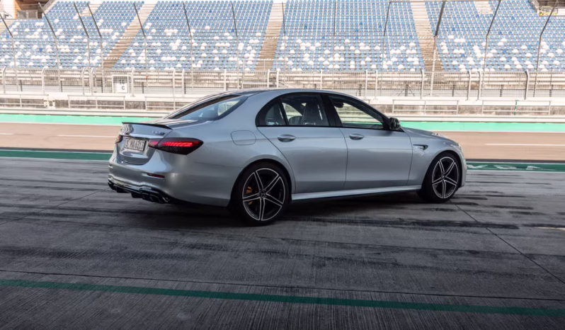 
								Mercedes Benz E63 AMG full									