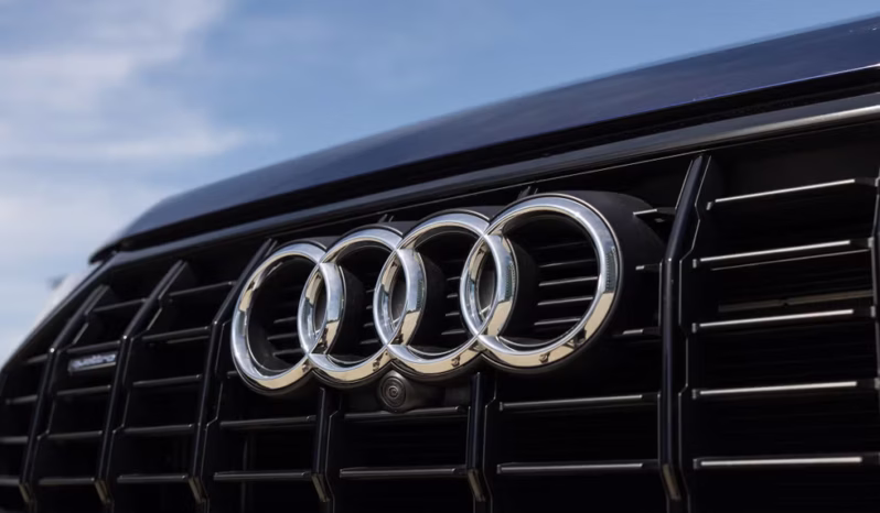 
								Audi Q3 full									