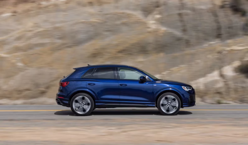 
								Audi Q3 full									