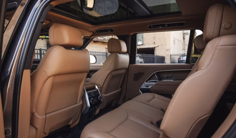 
								Land Rover Range Rover Vogue full									