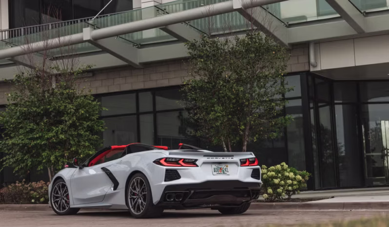 
								Chevrolet Corvette C8 Stingray full									