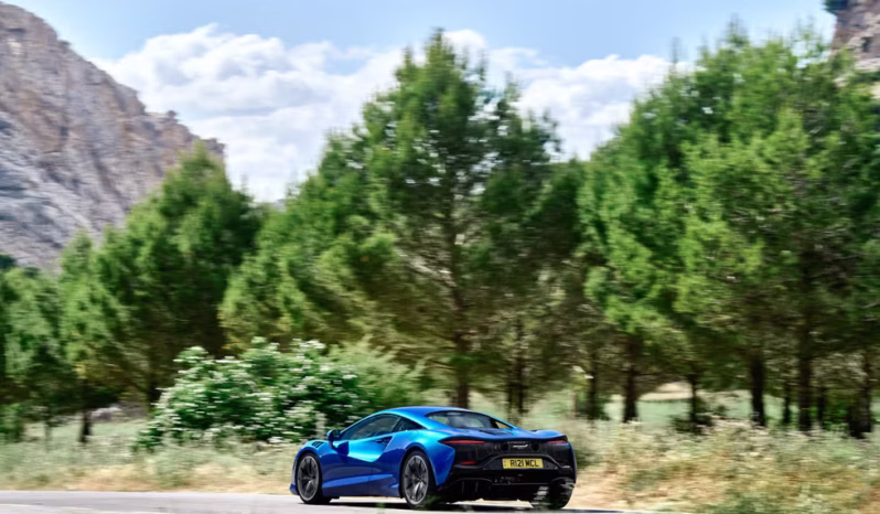 
								Mclaren Artura full									