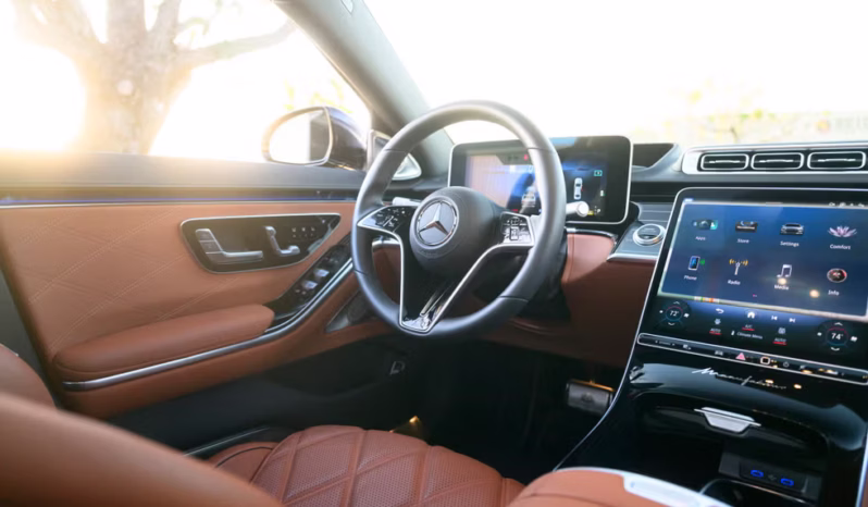 
								Mercedes Benz S680 Maybach full									