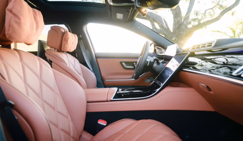 
								Mercedes Benz S680 Maybach full									