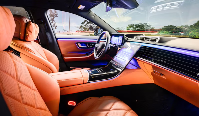 
								Mercedes Benz S680 Maybach full									