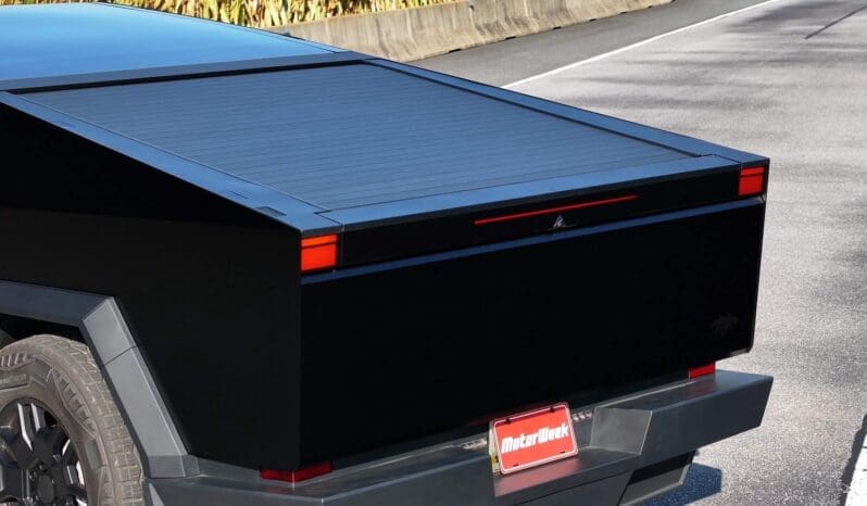 
								Tesla Cybertruck full									