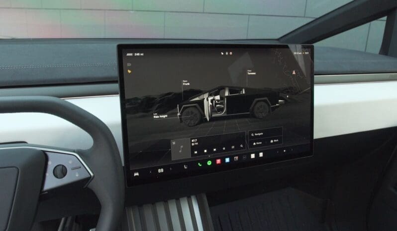 
								Tesla Cybertruck full									
