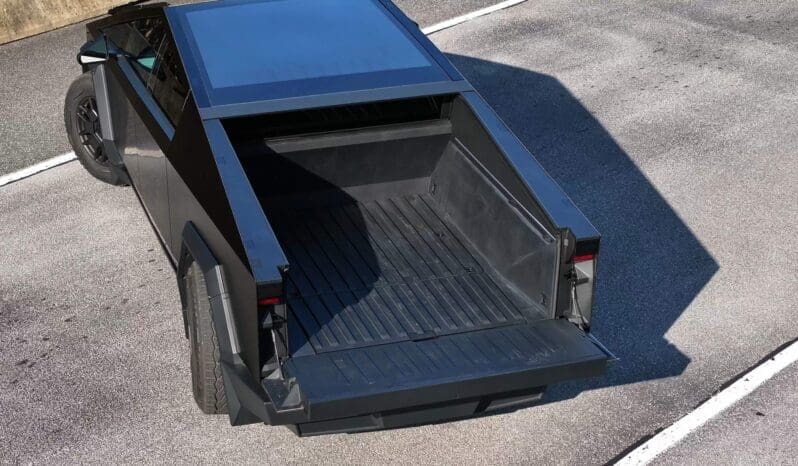 
								Tesla Cybertruck full									