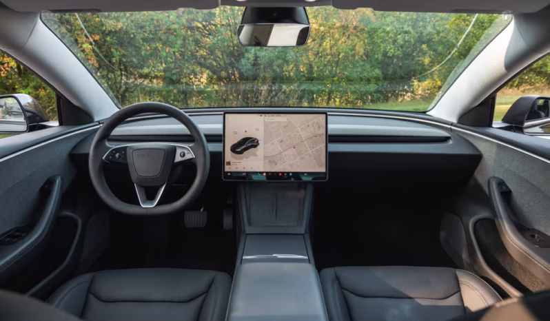 
								Tesla Model 3 full									
