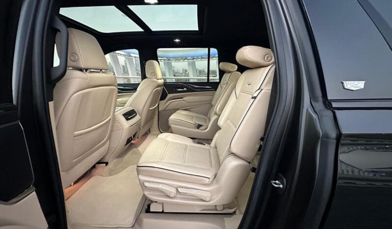 
								Cadillac Escalade ESV 2022 full									