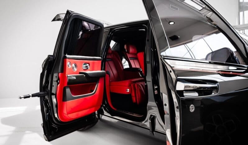 
								Rolls Royce Cullinan Black Badge full									