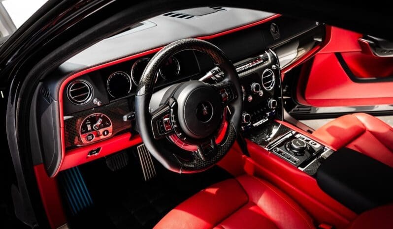 
								Rolls Royce Cullinan Black Badge full									