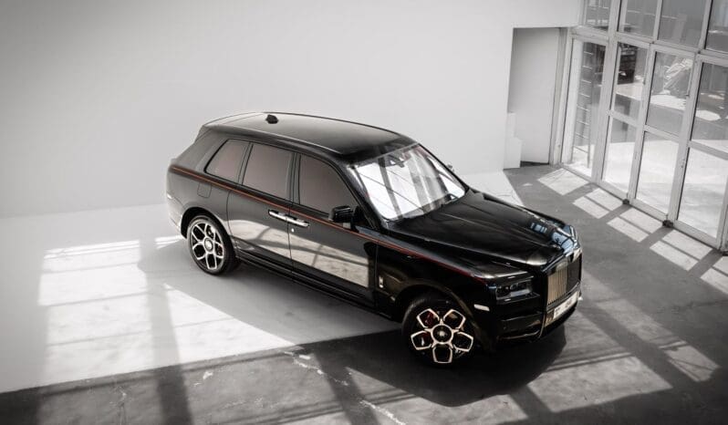 
								Rolls Royce Cullinan Black Badge full									
