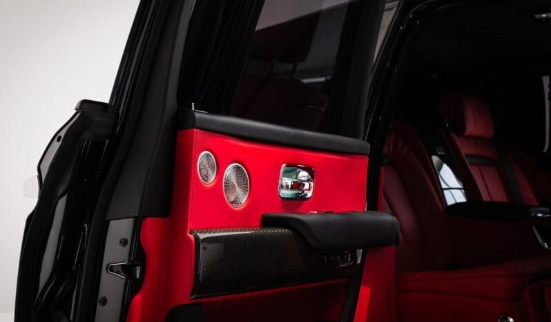 
								Rolls Royce Cullinan Black Badge full									