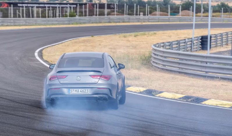 
								Mercedes Benz CLA45 AMG full									